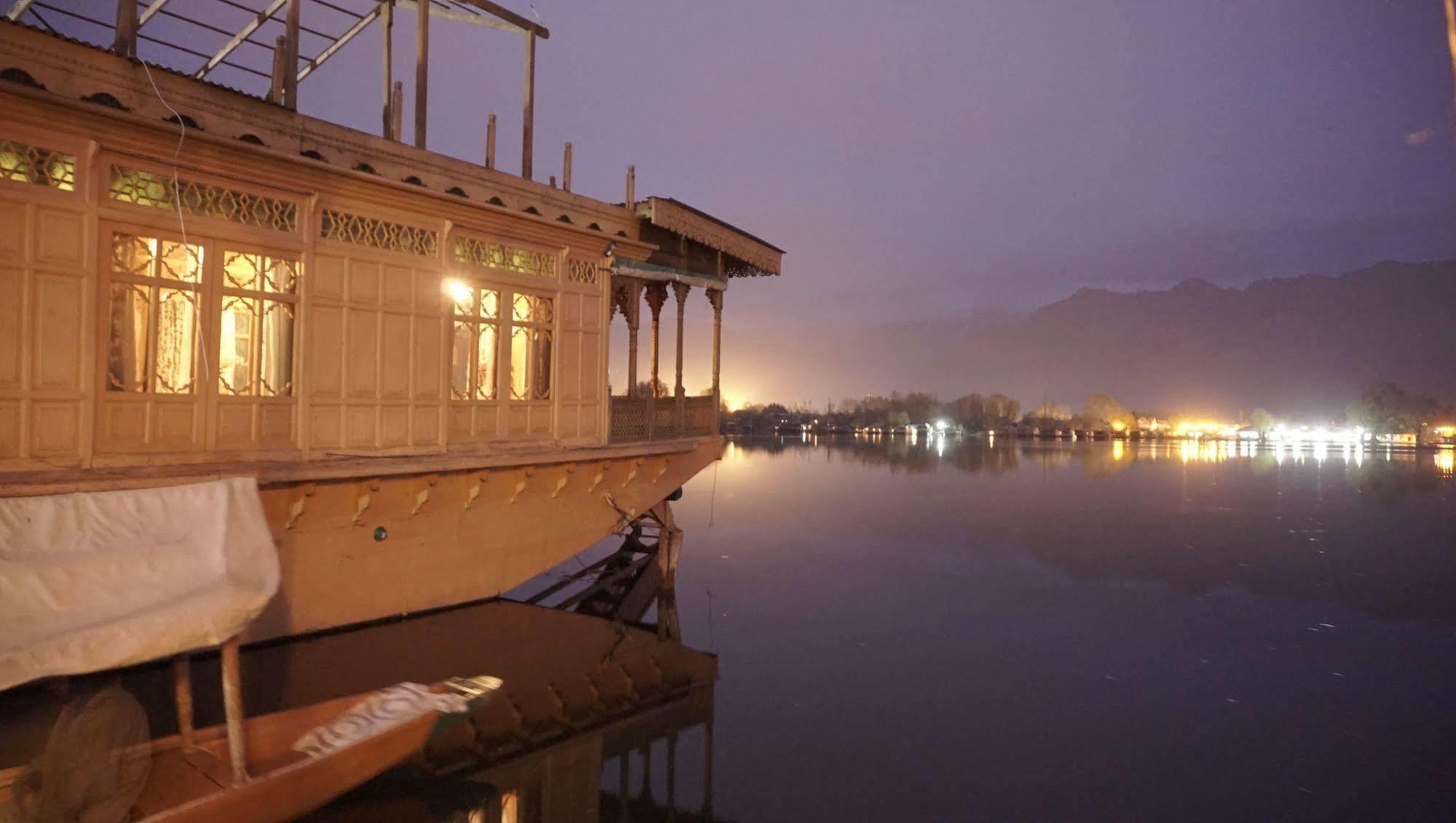 New Jacquline Heritage Houseboats Srīnagar Zewnętrze zdjęcie